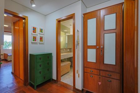 Apartamento à venda com 190m², 3 quartos e 2 vagas Apartamento à venda com 190m², 3 quartos e 2 vagasCorredor