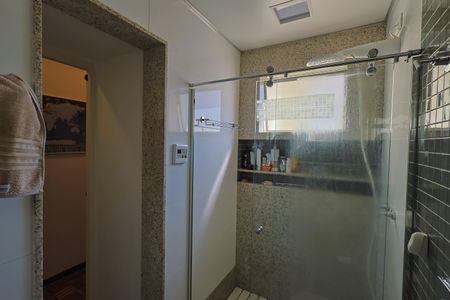 Apartamento à venda com 190m², 3 quartos e 2 vagas Apartamento à venda com 190m², 3 quartos e 2 vagasBanheiro da Suíte