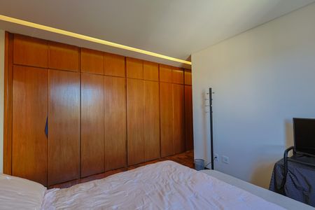 Apartamento à venda com 190m², 3 quartos e 2 vagas Apartamento à venda com 190m², 3 quartos e 2 vagasSuíte