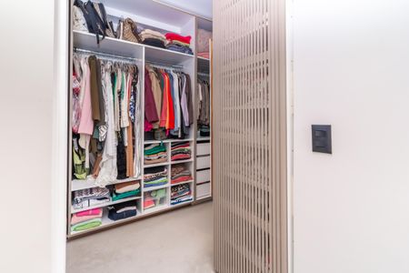 Apartamento à venda com 132m², 3 quartos e 2 vagasCloset da suíte 1