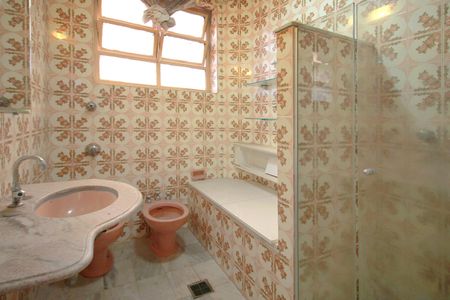 Apartamento à venda com 128m², 4 quartos e 2 vagasBanheiro