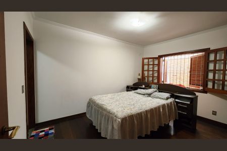 Casa à venda com 330m², 3 quartos e 3 vagas Casa à venda com 330m², 3 quartos e 3 vagasQuarto