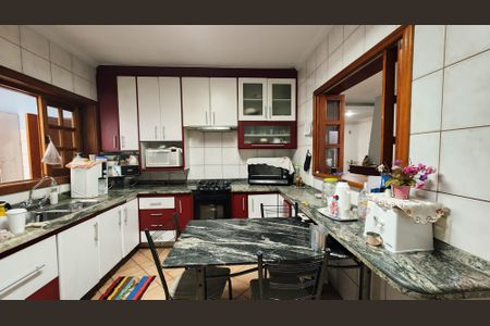 Casa à venda com 330m², 3 quartos e 3 vagas Casa à venda com 330m², 3 quartos e 3 vagasCozinha