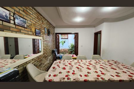 Casa à venda com 330m², 3 quartos e 3 vagas Casa à venda com 330m², 3 quartos e 3 vagasSala de Jantar
