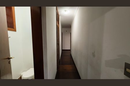 Casa à venda com 330m², 3 quartos e 3 vagas Casa à venda com 330m², 3 quartos e 3 vagasCorredor
