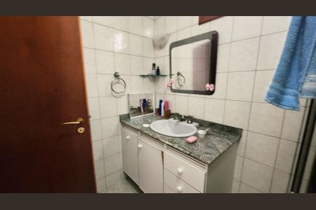 Casa à venda com 330m², 3 quartos e 3 vagas Casa à venda com 330m², 3 quartos e 3 vagasBanheiro 2