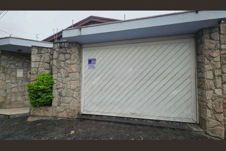 Casa à venda com 330m², 3 quartos e 3 vagas Casa à venda com 330m², 3 quartos e 3 vagasFachada