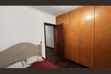 Casa à venda com 330m², 3 quartos e 3 vagas Casa à venda com 330m², 3 quartos e 3 vagasQuarto 2