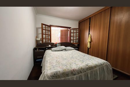 Casa à venda com 330m², 3 quartos e 3 vagas Casa à venda com 330m², 3 quartos e 3 vagasQuarto