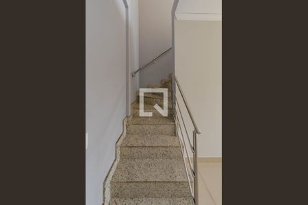 Apartamento à venda com 180m², 4 quartos e 2 vagasEscada