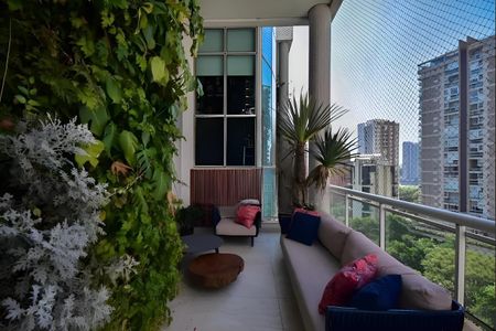 Apartamento à venda com 210m², 3 quartos e 3 vagas Apartamento à venda com 210m², 3 quartos e 3 vagasFoto 12