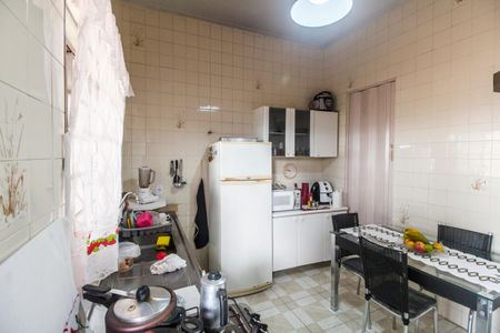 Casa à venda com 125m², 2 quartos e 2 vagas Casa à venda com 125m², 2 quartos e 2 vagasCozinha