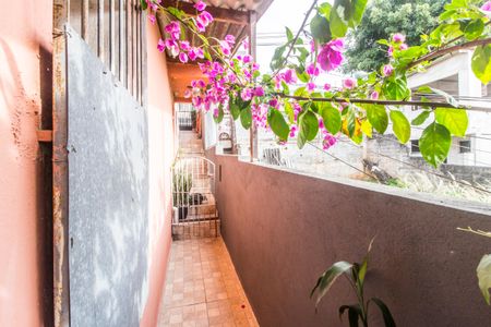 Casa à venda com 125m², 2 quartos e 2 vagas Casa à venda com 125m², 2 quartos e 2 vagasCorredor