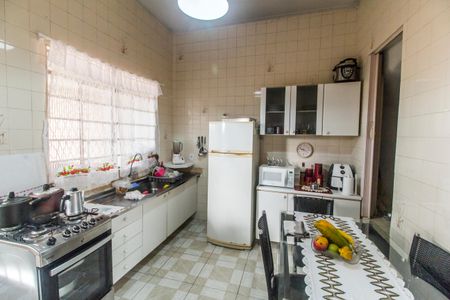 Casa à venda com 125m², 2 quartos e 2 vagas Casa à venda com 125m², 2 quartos e 2 vagasCozinha