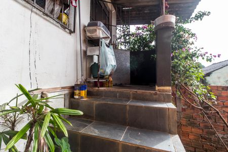 Casa à venda com 125m², 2 quartos e 2 vagas Casa à venda com 125m², 2 quartos e 2 vagasEscada