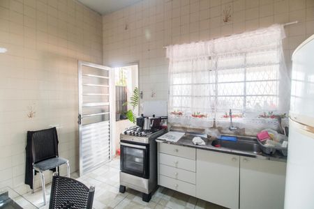 Casa à venda com 125m², 2 quartos e 2 vagas Casa à venda com 125m², 2 quartos e 2 vagasCozinha