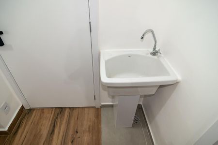 Sala / Cozinha / Área de Serviço  de apartamento para alugar com 1 quarto, 24m² em Bela Vista, São Paulo
