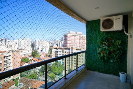 Apartamento à venda com 130m², 3 quartos e 2 vagas Apartamento à venda com 130m², 3 quartos e 2 vagasVaranda
