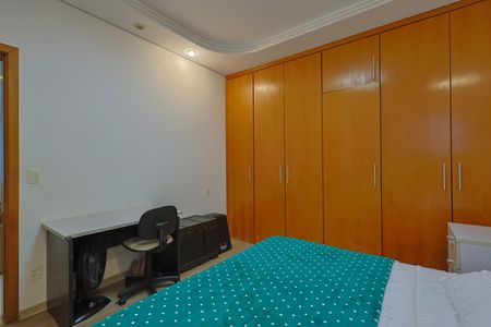 Apartamento à venda com 240m², 5 quartos e 4 vagas Apartamento à venda com 240m², 5 quartos e 4 vagasSuíte 2