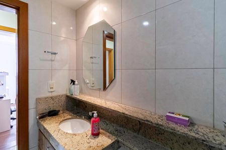 Apartamento à venda com 177m², 3 quartos e 3 vagas Apartamento à venda com 177m², 3 quartos e 3 vagasBanheiro social