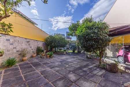 Casa à venda com 229m², 3 quartos e 3 vagas Casa à venda com 229m², 3 quartos e 3 vagasGarden
