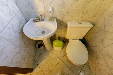 Casa à venda com 229m², 3 quartos e 3 vagas Casa à venda com 229m², 3 quartos e 3 vagasBanheiro de Serviço