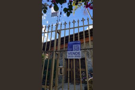 Casa à venda com 360m², 4 quartos e 4 vagas Casa à venda com 360m², 4 quartos e 4 vagasPlaca instalada