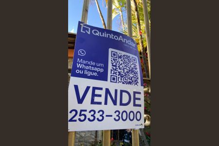 Casa à venda com 360m², 4 quartos e 4 vagas Casa à venda com 360m², 4 quartos e 4 vagasPlaca instalada