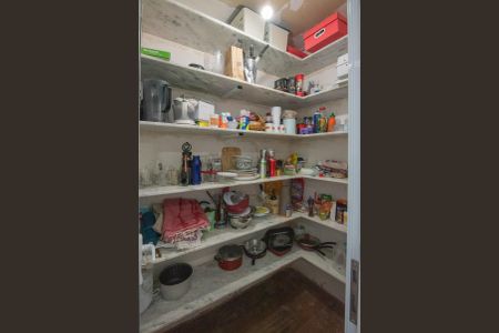 Casa à venda com 412m², 3 quartos e 2 vagas Casa à venda com 412m², 3 quartos e 2 vagasDespensa