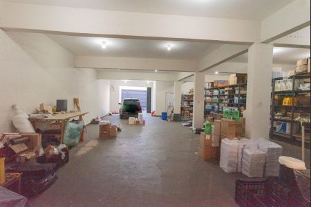 Casa à venda com 412m², 3 quartos e 2 vagas Casa à venda com 412m², 3 quartos e 2 vagasCasa 2- Salão