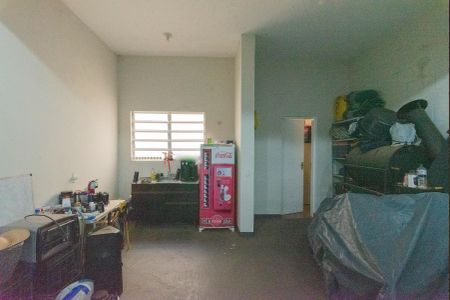 Casa à venda com 412m², 3 quartos e 2 vagas Casa à venda com 412m², 3 quartos e 2 vagasCasa 2- Salão