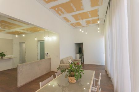 Casa à venda com 412m², 3 quartos e 2 vagas Casa à venda com 412m², 3 quartos e 2 vagasSala