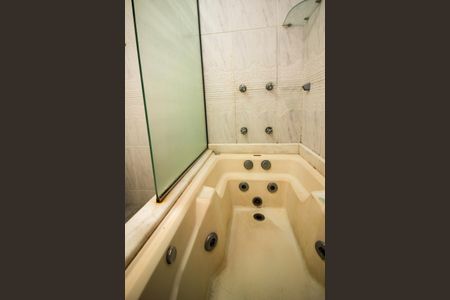Casa à venda com 200m², 3 quartos e 3 vagas Casa à venda com 200m², 3 quartos e 3 vagasBanheiro da Suíte