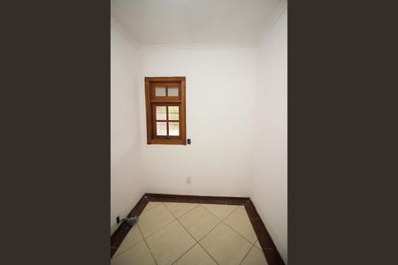 Casa à venda com 200m², 3 quartos e 3 vagas Casa à venda com 200m², 3 quartos e 3 vagasEscritório