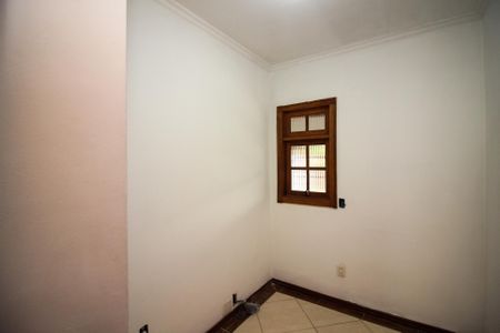 Casa à venda com 200m², 3 quartos e 3 vagas Casa à venda com 200m², 3 quartos e 3 vagasEscritório