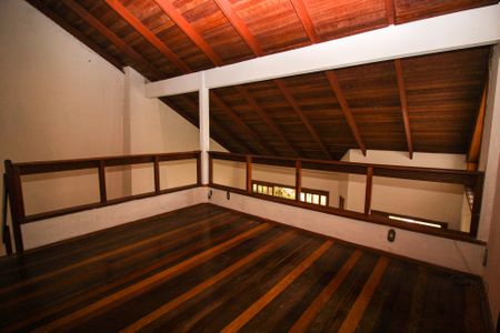 Casa à venda com 200m², 3 quartos e 3 vagas Casa à venda com 200m², 3 quartos e 3 vagasSala