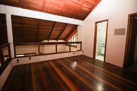 Casa à venda com 200m², 3 quartos e 3 vagas Casa à venda com 200m², 3 quartos e 3 vagasSala
