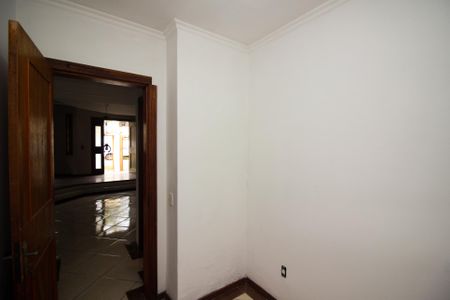 Casa à venda com 200m², 3 quartos e 3 vagas Casa à venda com 200m², 3 quartos e 3 vagasEscritório