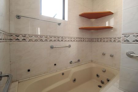 Apartamento à venda com 220m², 3 quartos e 1 vagaBanheiro da Suíte