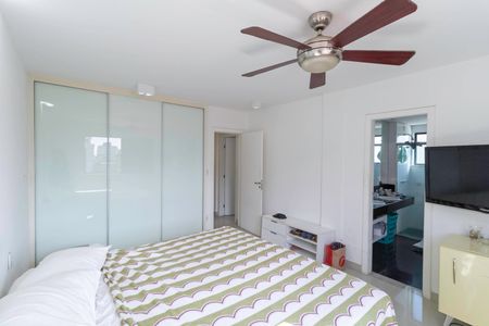 Apartamento à venda com 202m², 4 quartos e 3 vagas Apartamento à venda com 202m², 4 quartos e 3 vagasSuíte 3