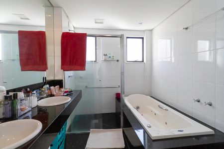 Apartamento à venda com 202m², 4 quartos e 3 vagas Apartamento à venda com 202m², 4 quartos e 3 vagasBanheiro da suíte 3