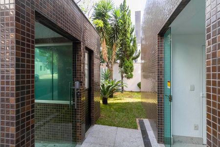 Apartamento à venda com 202m², 4 quartos e 3 vagas Apartamento à venda com 202m², 4 quartos e 3 vagasEntrada