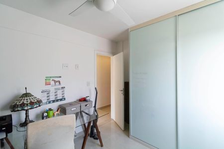 Apartamento à venda com 202m², 4 quartos e 3 vagas Apartamento à venda com 202m², 4 quartos e 3 vagasQuarto