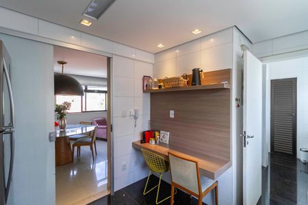 Apartamento à venda com 202m², 4 quartos e 3 vagas Apartamento à venda com 202m², 4 quartos e 3 vagasCozinha