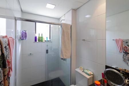 Apartamento à venda com 202m², 4 quartos e 3 vagas Apartamento à venda com 202m², 4 quartos e 3 vagasBanheiro da suíte 2