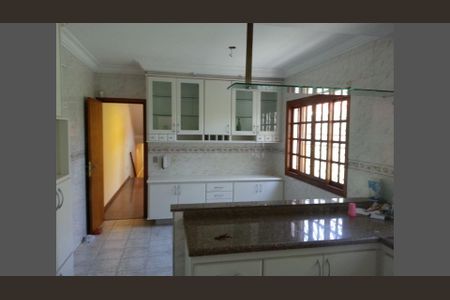 Casa à venda com 170m², 3 quartos e 6 vagas