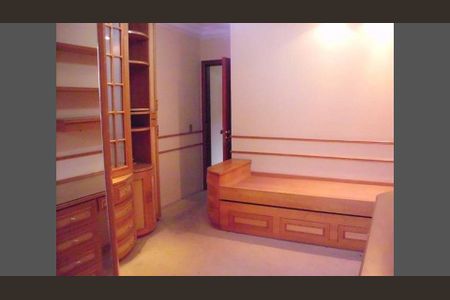 Casa à venda com 170m², 3 quartos e 6 vagas