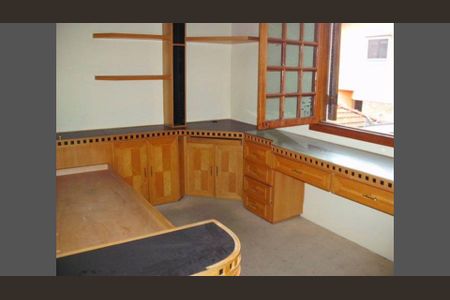 Casa à venda com 170m², 3 quartos e 6 vagas