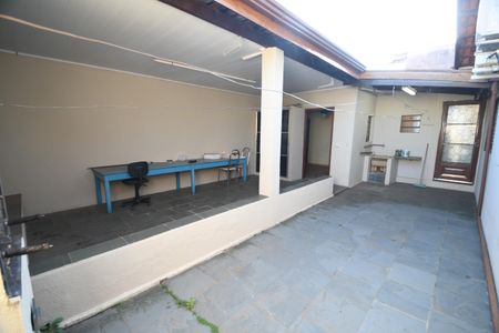 Casa à venda com 200m², 3 quartos e 3 vagasQuintal