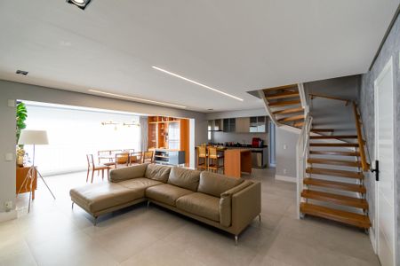 Apartamento para alugar com 240m², 3 quartos e 3 vagas Apartamento para alugar com 240m², 3 quartos e 3 vagasSala